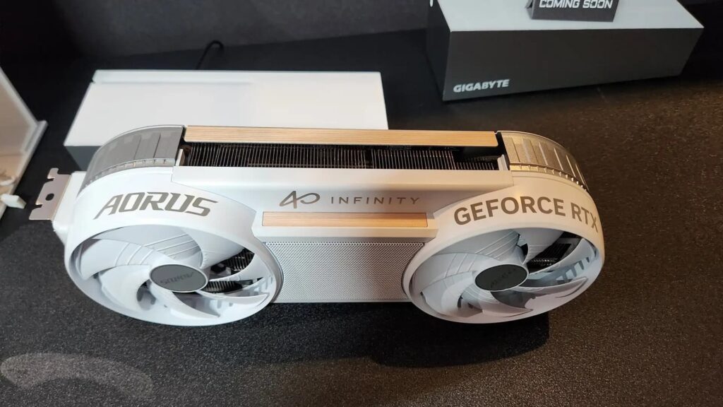 Gigabyte RTX 5080 AORUS Infinity Wood