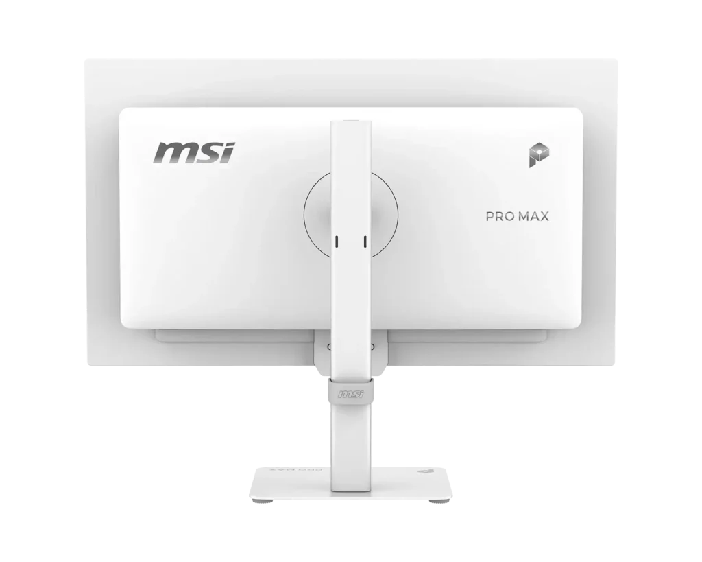 Monitor MSI PRO MAX OLED 271UPJW12 instalado sobre un escritorio gaming moderno con iluminación RGB.