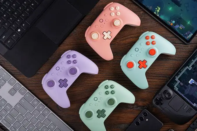 8BitDo Ultimate 2C Wireless con joysticks Hall Effect.
