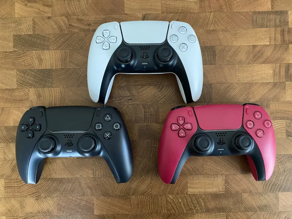 DualSense de PlayStation 5 con gatillos adaptativos y respuesta háptica.