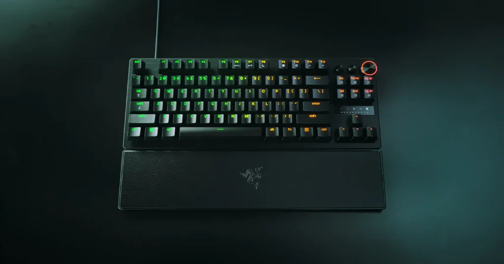 Razer Huntsman V3 Pro TKL con fondo negro