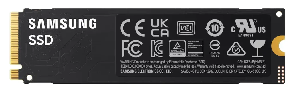Detalle de una unidad SSD Samsung de la serie 990 orientada al almacenamiento de alto rendimiento.
