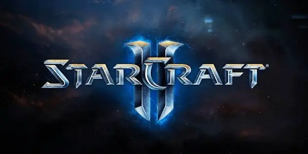 Ejército Protoss durante un combate en StarCraft II.