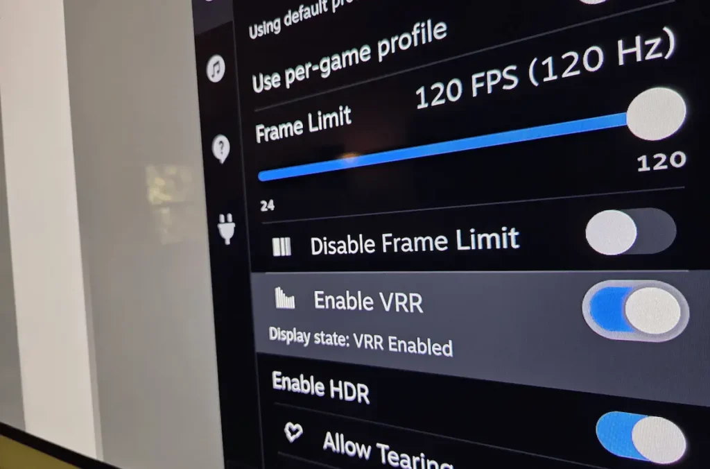 Nintendo Switch 2 conectada al dock durante una partida en un televisor compatible con VRR.