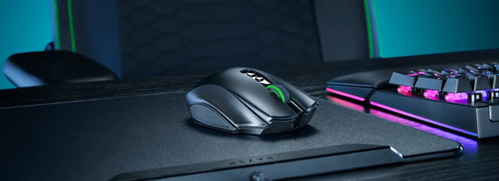 Razer Naga V3 Pro con paneles laterales intercambiables para juegos MMO