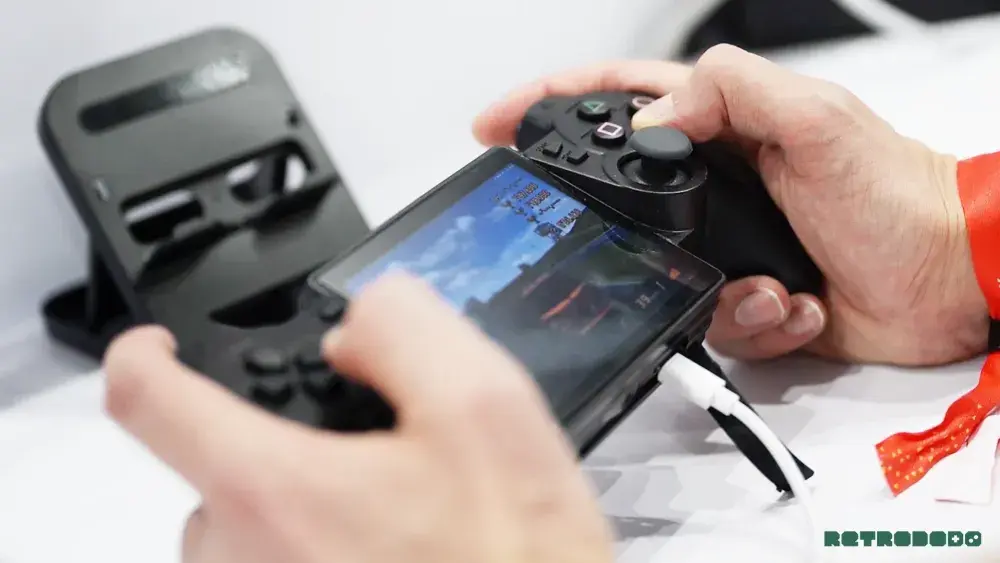 Yoniq Portal, consola portátil inspirada en el mando de PlayStation 2