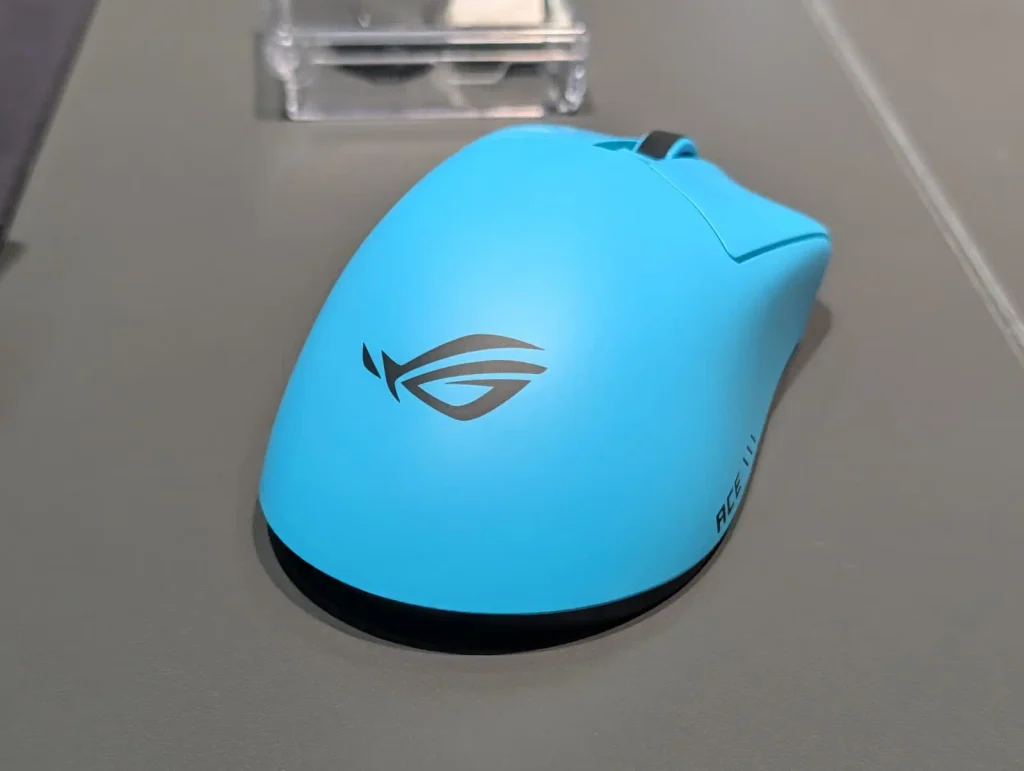 ROG Gladius IV Ace con pesos modulares y diseño ergonómico
