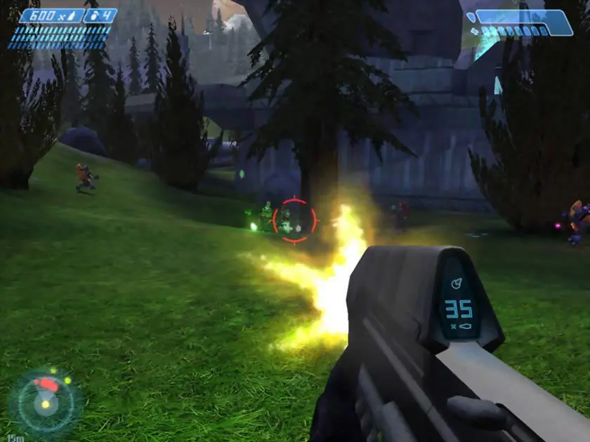 Halo Combat Evolved gameplay, Master Chief enfrentándose a enemigos en Xbox