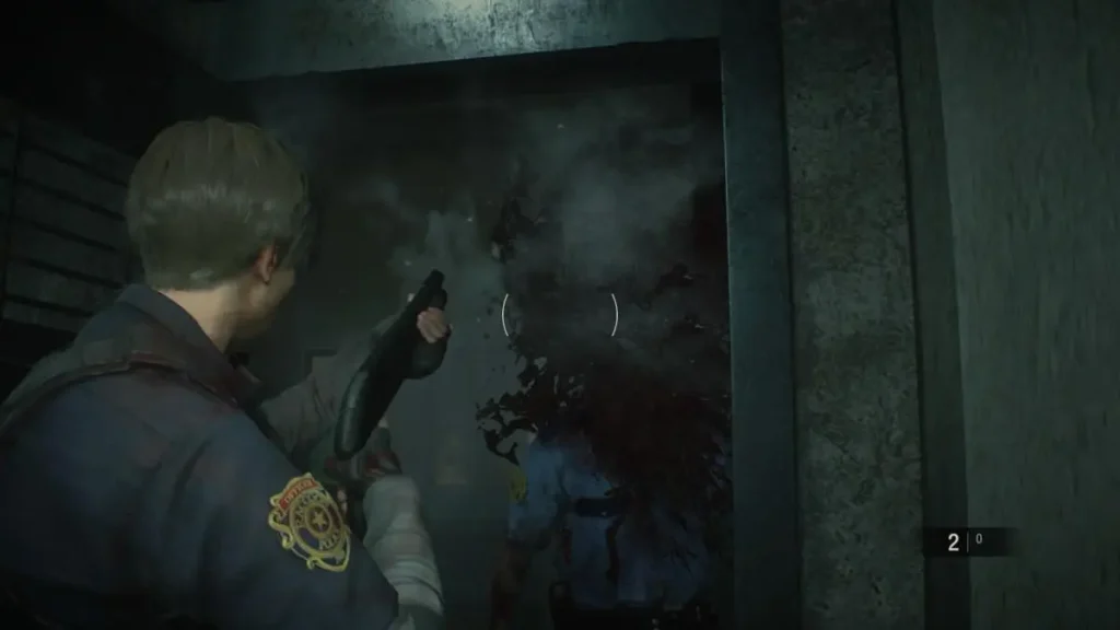 Resident Evil 2 gameplay, Leon Kennedy explorando la comisaría de Raccoon City