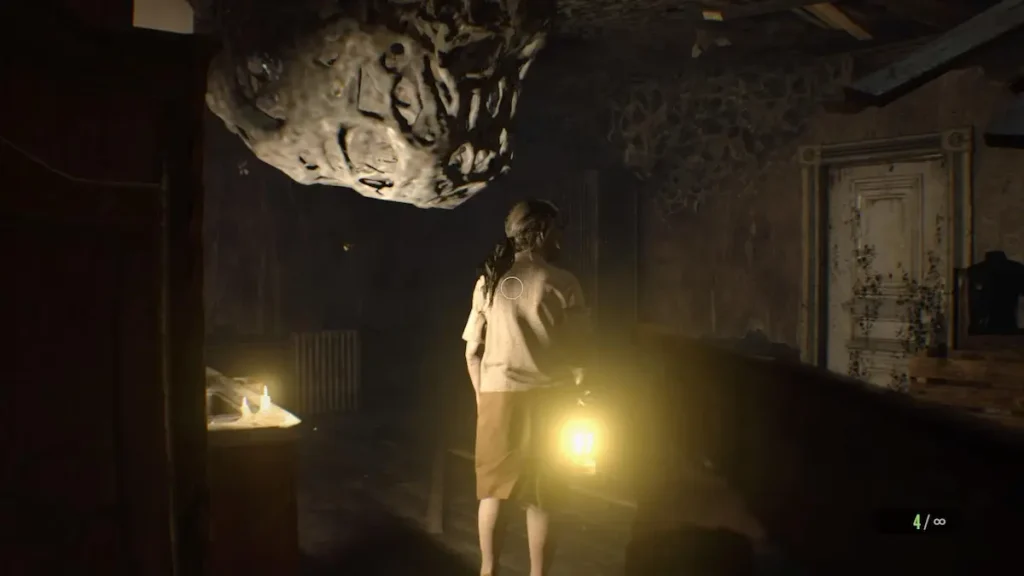 Resident Evil 7 Biohazard gameplay, Ethan explorando la casa de los Baker