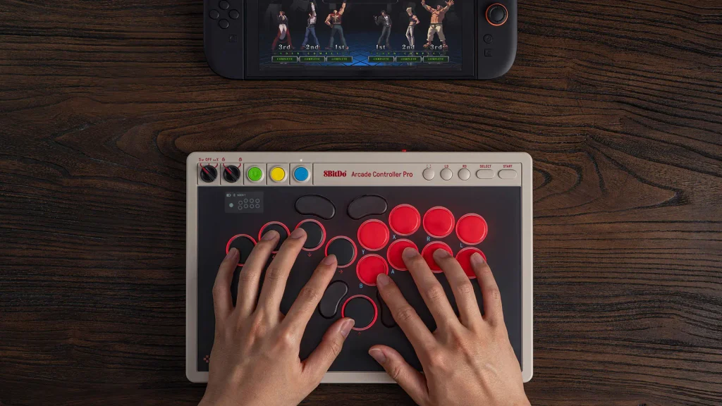 El nuevo mando arcade de 8BitDo llega este mes